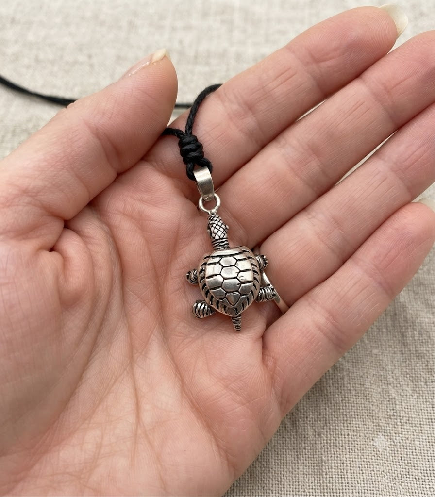 92.5 Sterling Moving Elegant Sea Turtle Necklace Pendant Jewelry.