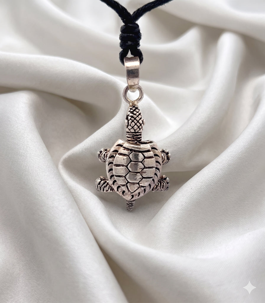 92.5 Sterling Moving Elegant Sea Turtle Necklace Pendant Jewelry.
