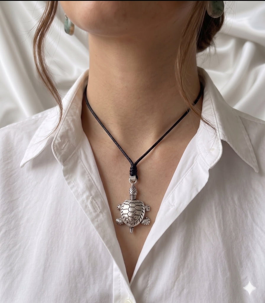 92.5 Sterling Moving Elegant Sea Turtle Necklace Pendant Jewelry.
