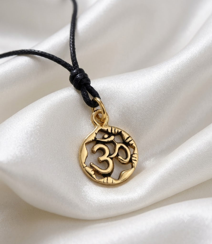 Beautiful Hindu Ohm Silver Pewter Gold Brass Charm Necklace Pendant Jewelry