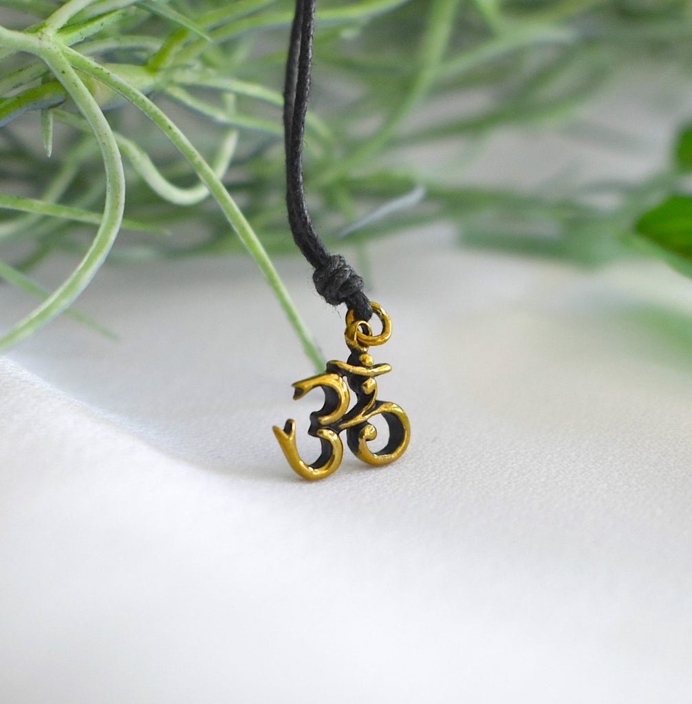 Lovely Hindu Word Om Ohm 92.5 Sterling Silver Pewter Brass Necklace Pendant Jewelry