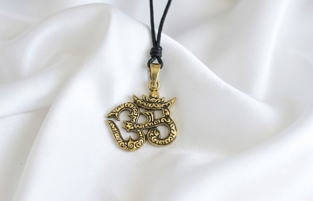 New Om Ohm Hindu Word Yoga Silver Pewter Charm Necklace Pendant Jewelry