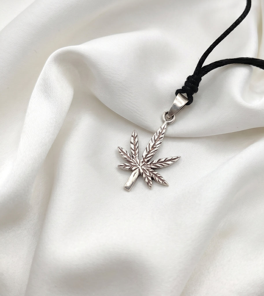 New Marijuana Leaf Legalize Silver Pewter Charm Necklace Pendant Jewelry