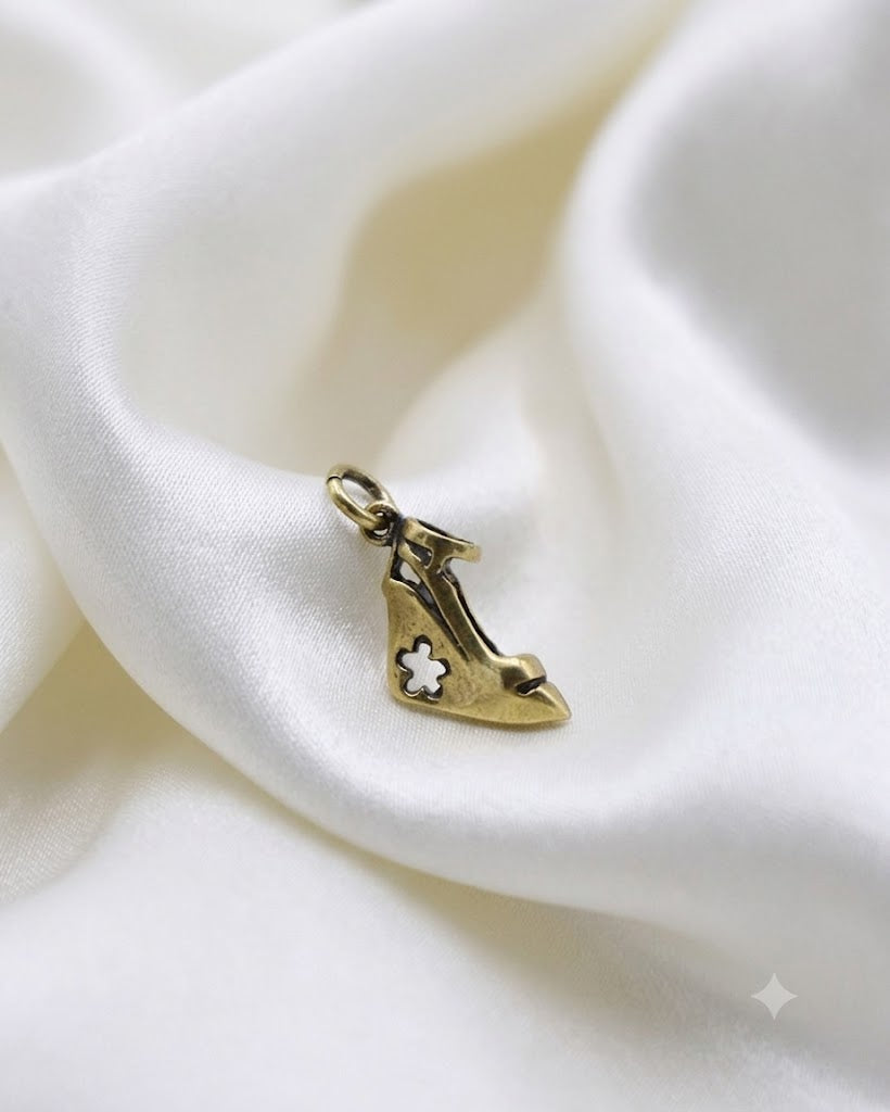 Lovely Sandal Shoes Beach 92.5 Sterling Silver Brass Necklace Pendant Jewelry